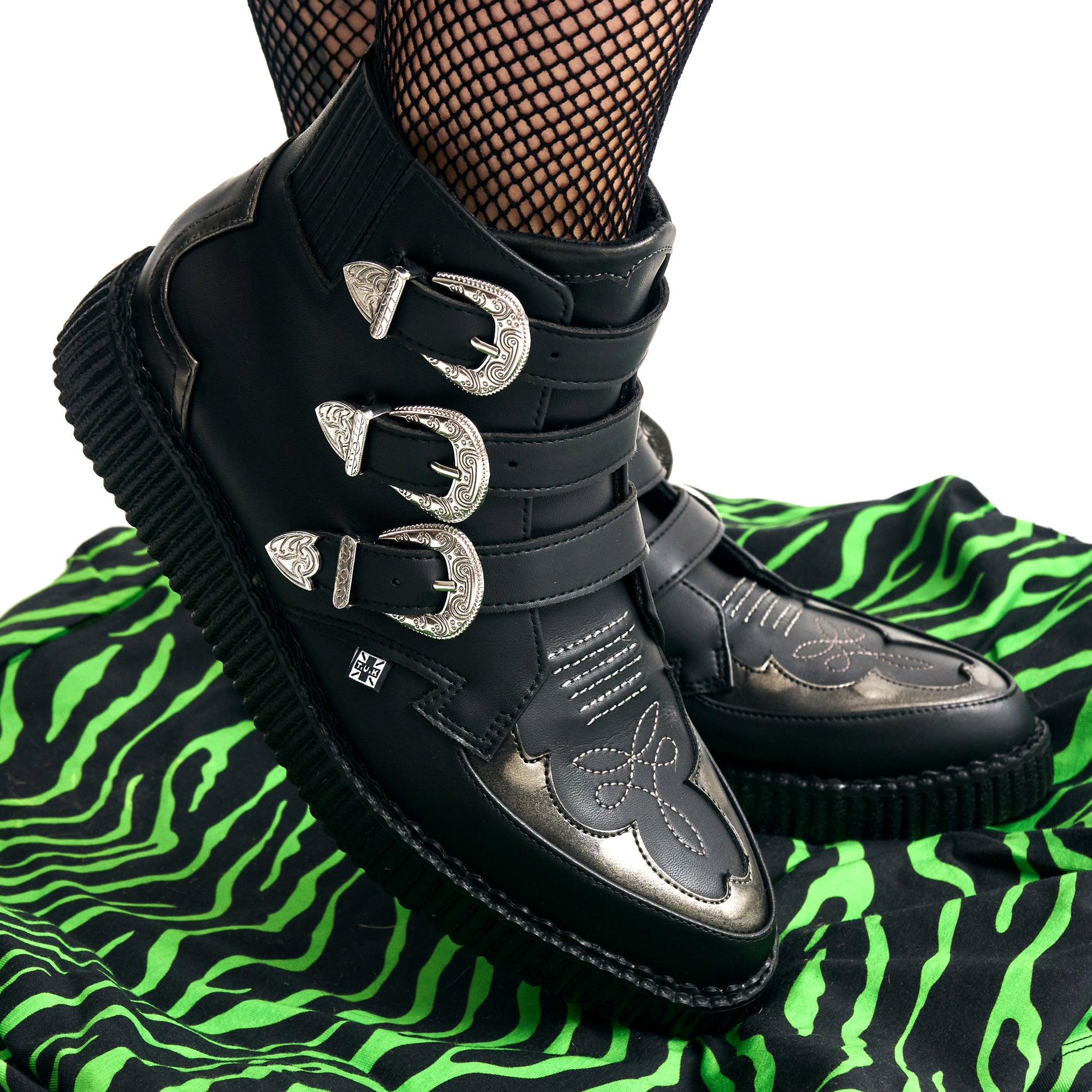 T.U.K. - Pointed Creeper Sandal 3 Buckle Black - Girl Shoes