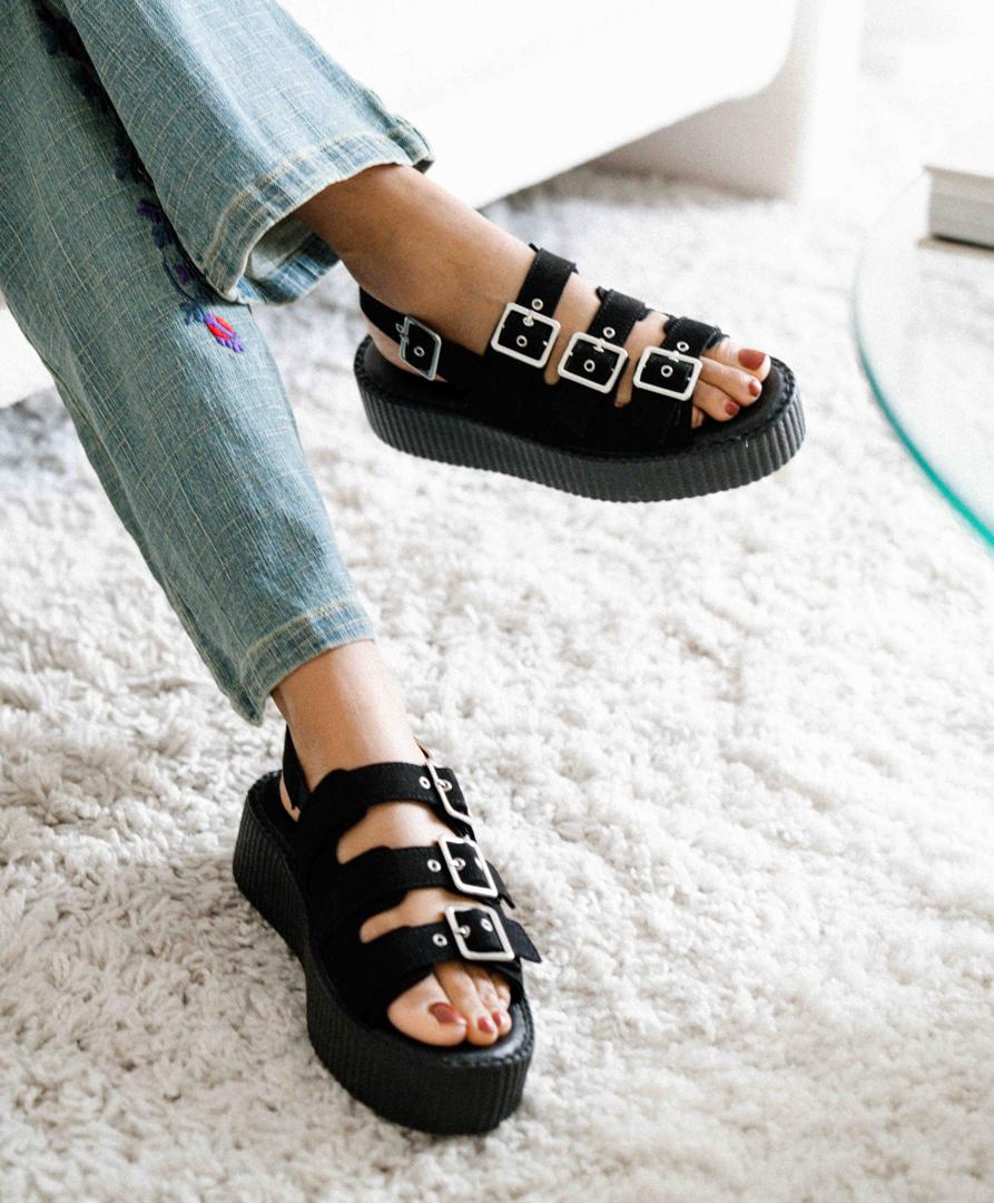 3 hot sale buckle sandals